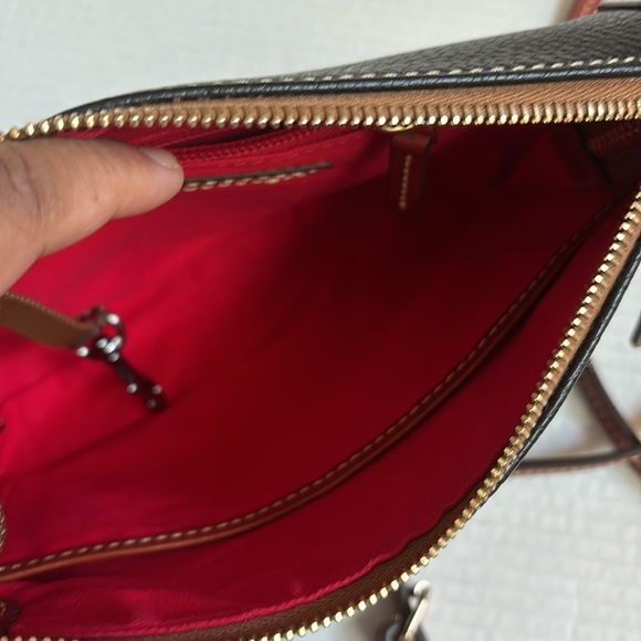 Black color Dooney and Bourke crossbody bag - Picture 5 of 6